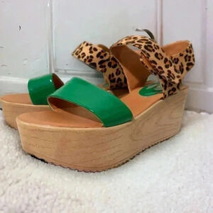 NWOT DAPHNE Y2K LEOPARD WOODEN PLATFORM  SANDAL 8